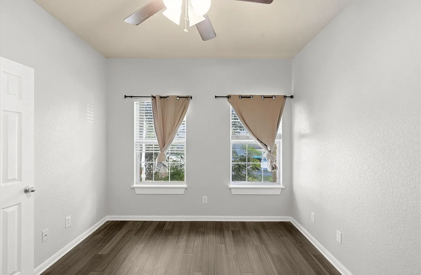 Dining area with bamboo plank flooring and completed make-ready wall finishes.